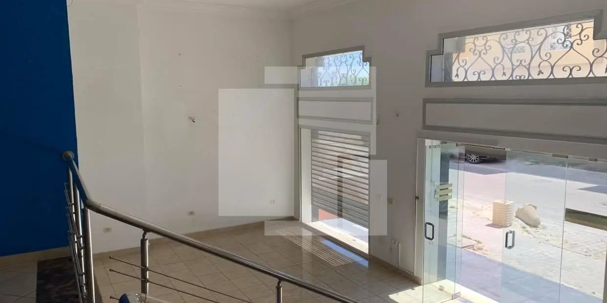 Local Commercial, Lac 1