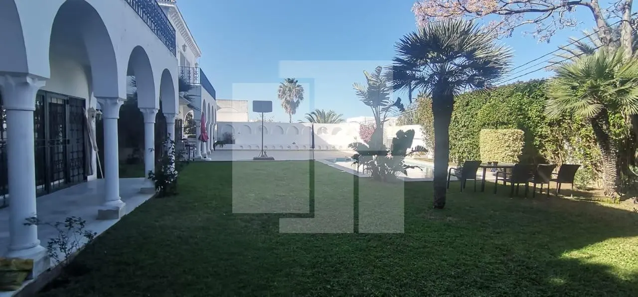 Villa S+5 avec piscine et jardin, Gammarth supérieur