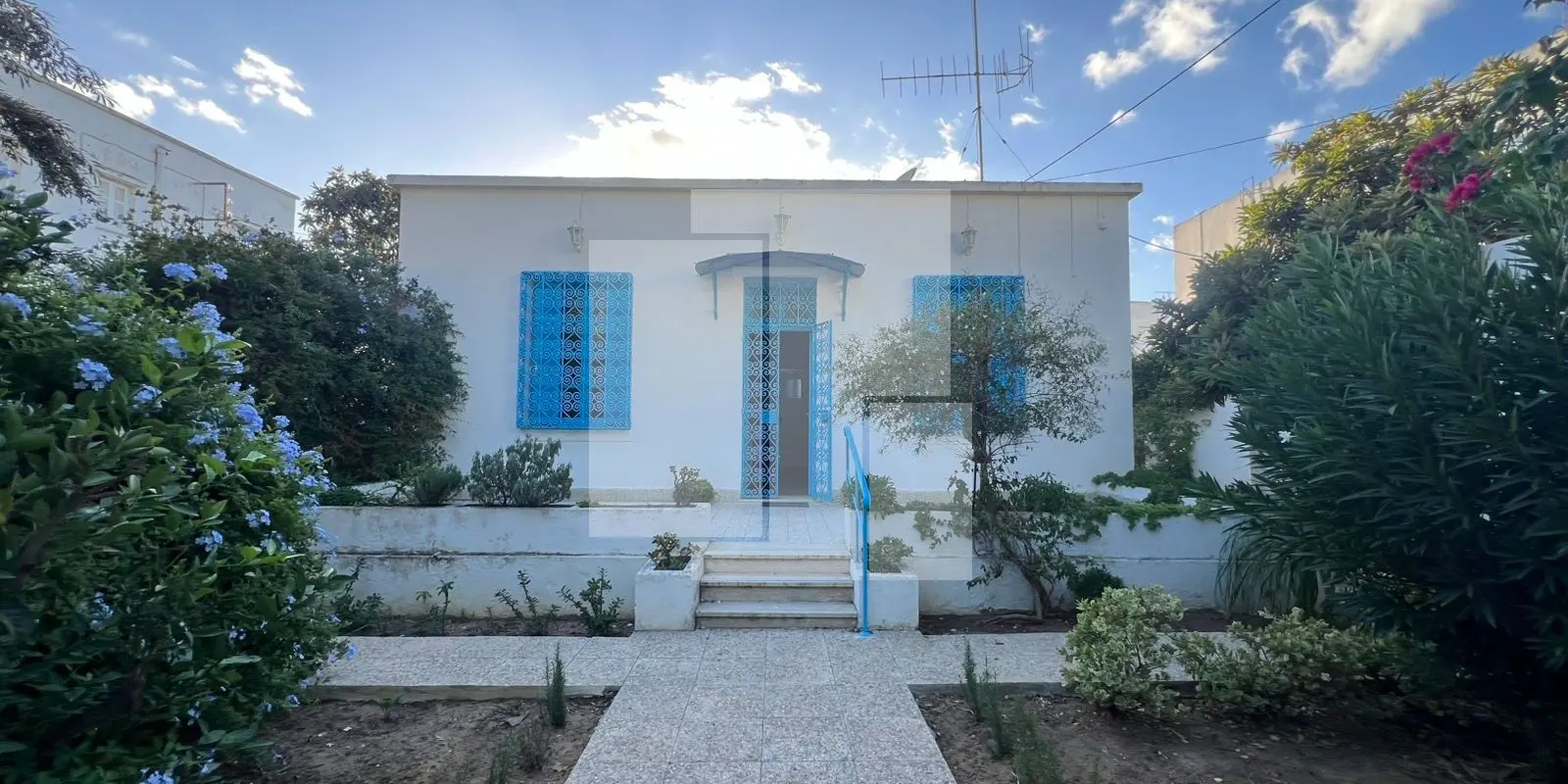 Villa plain pied S+2 meublé, Marsa