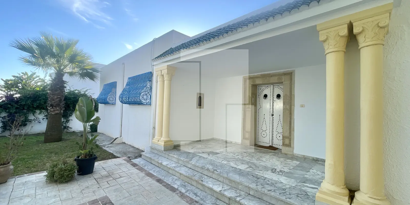 Villa S+3 de plain pied avec jardin, Gammarth supérieur
