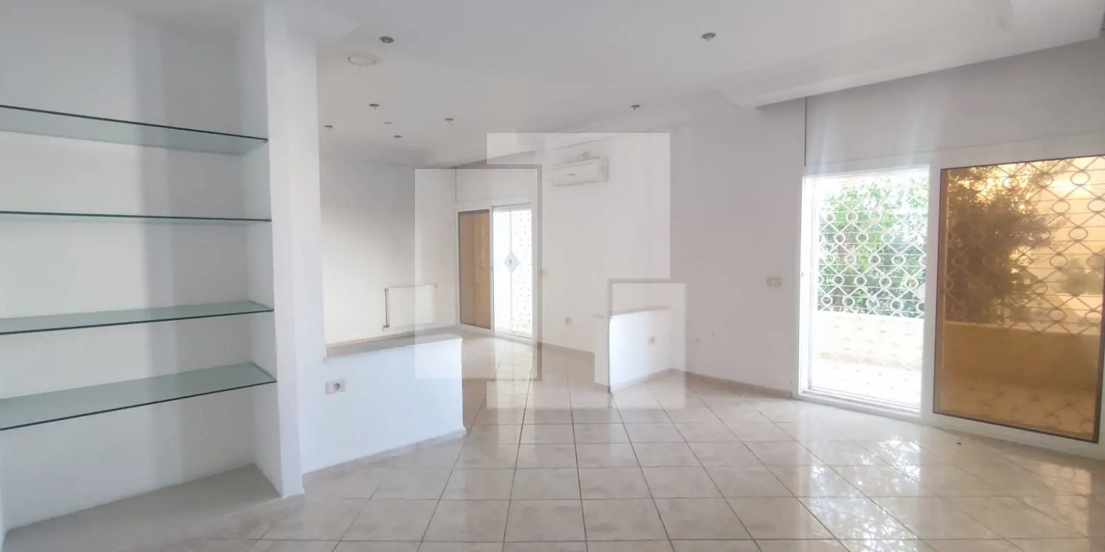 Villa de plain pied S+3 avec vue mer, Marsa corniche