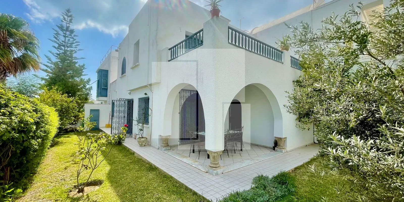 Villa S+3 meublée avec jardin, Gammarth supérieur