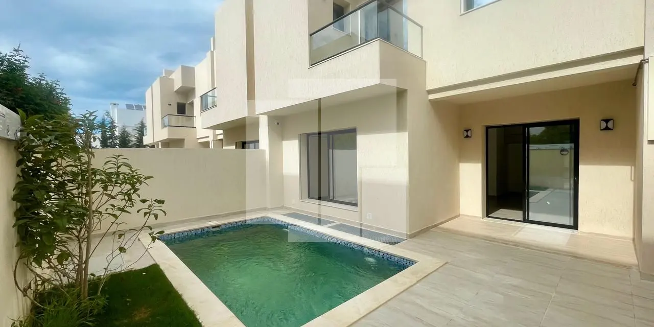 Triplex S+4 neuf avec piscine, Gammarth