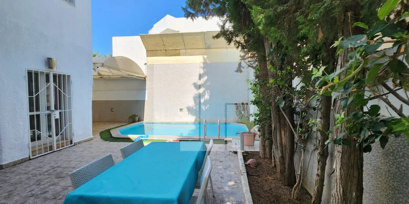 Villa S+3 avec piscine, La marsa