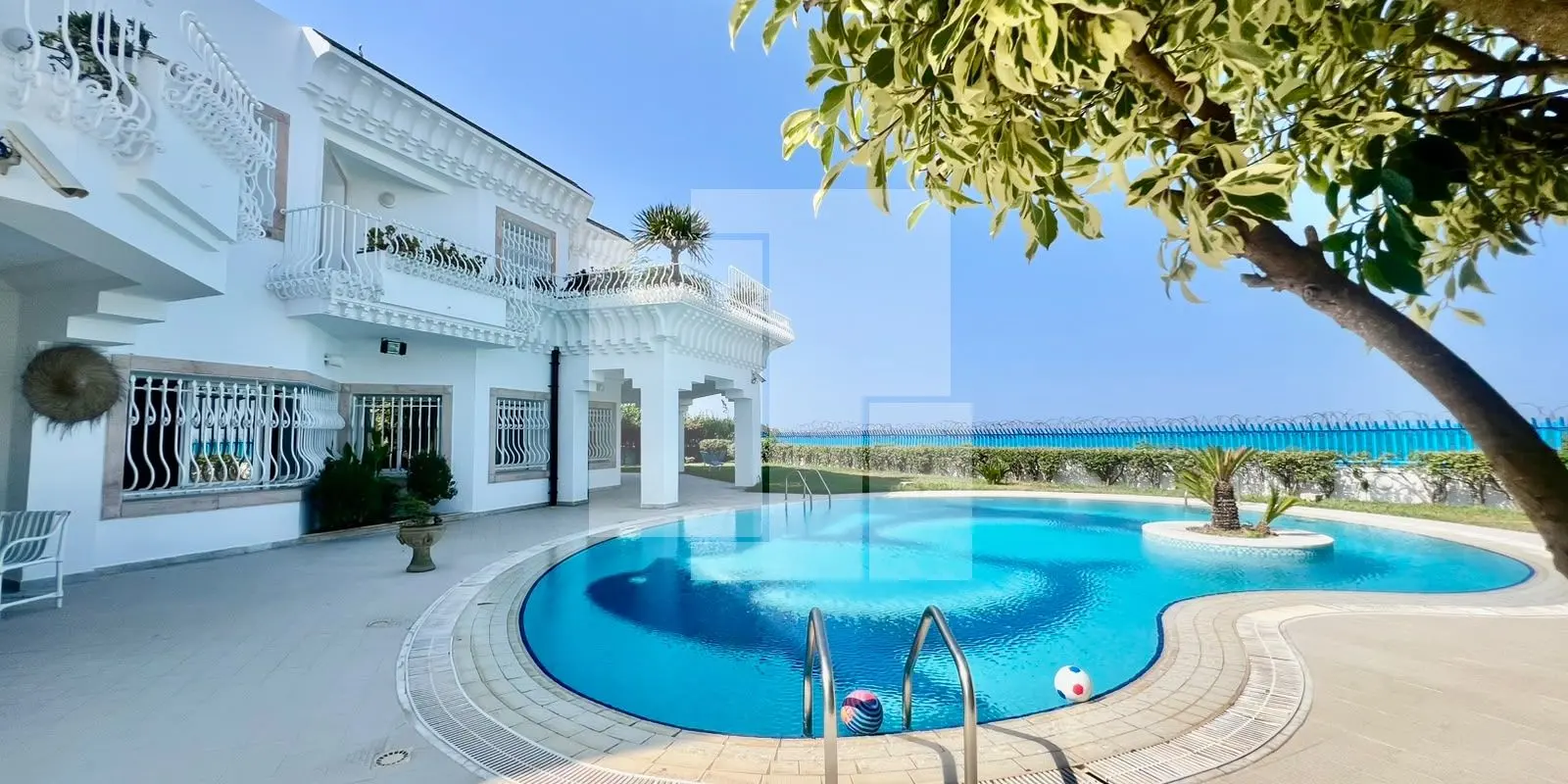 Villa S+5 Front mer, Marsa cube