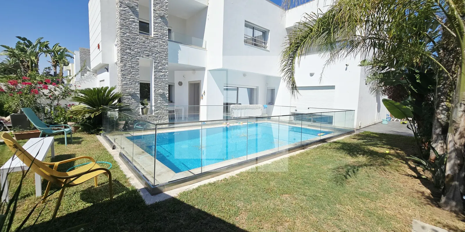 Villa S+4 moderne avec piscine, Gammarth