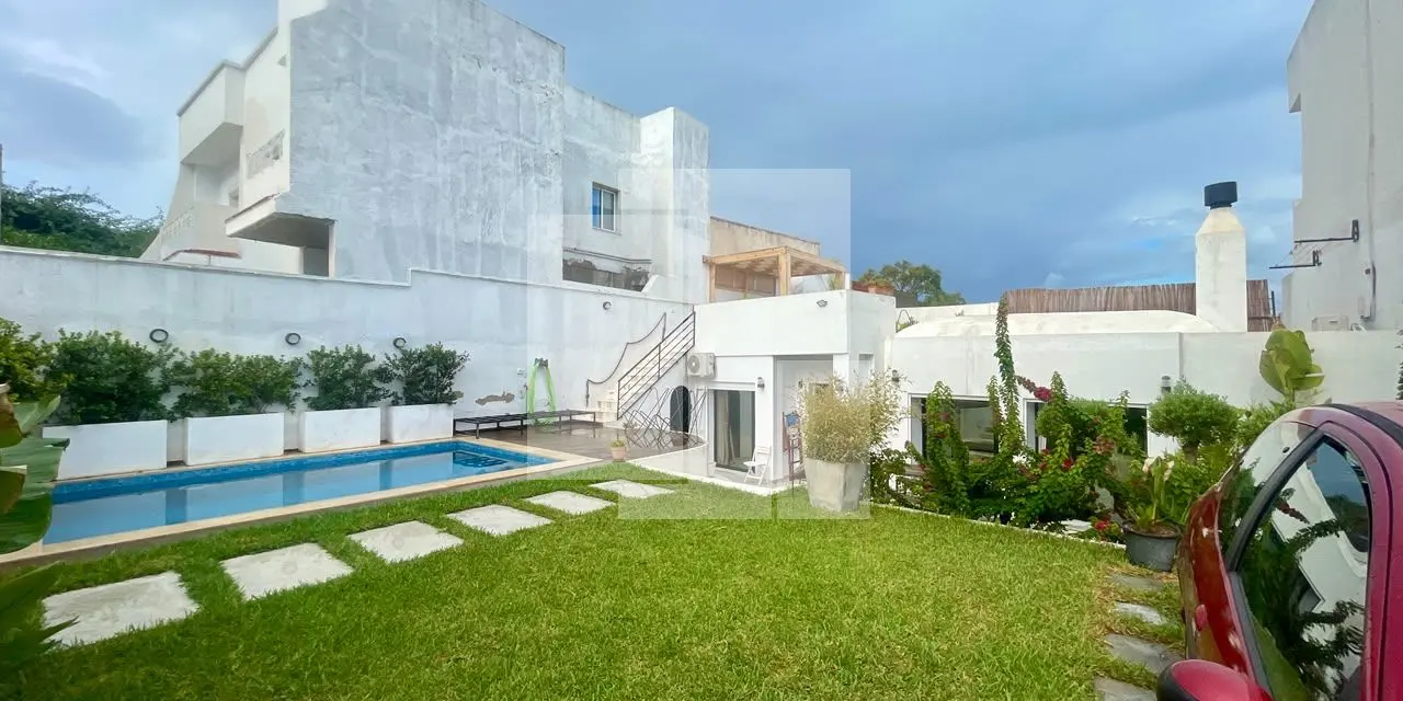 Maison S+2 vide avec piscine, Gammarth supérieur